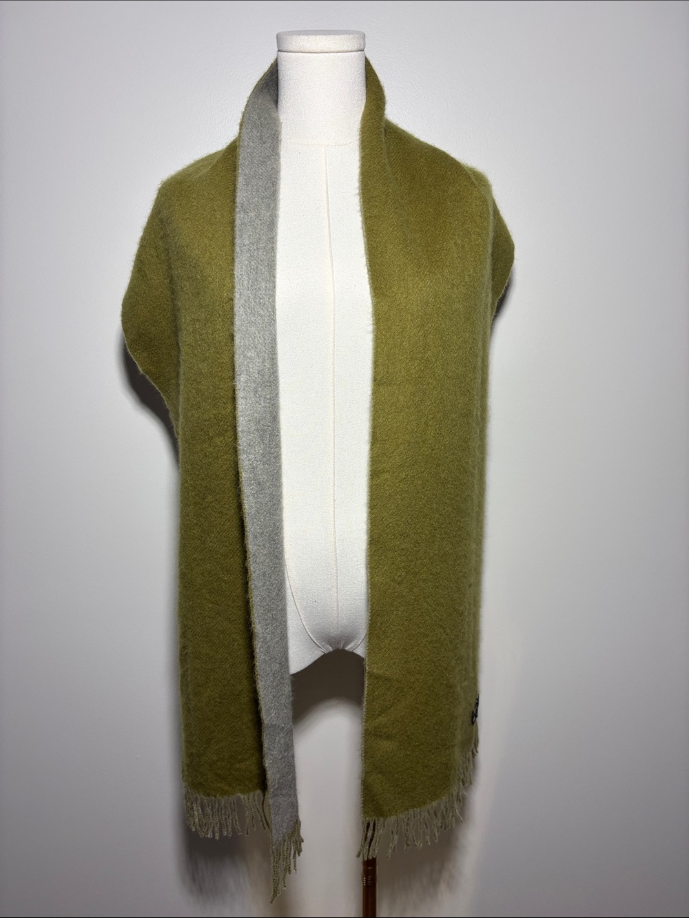 Amicale 100% Cashmere Reversible Scarf